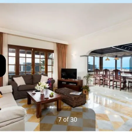 Mareas Villa *